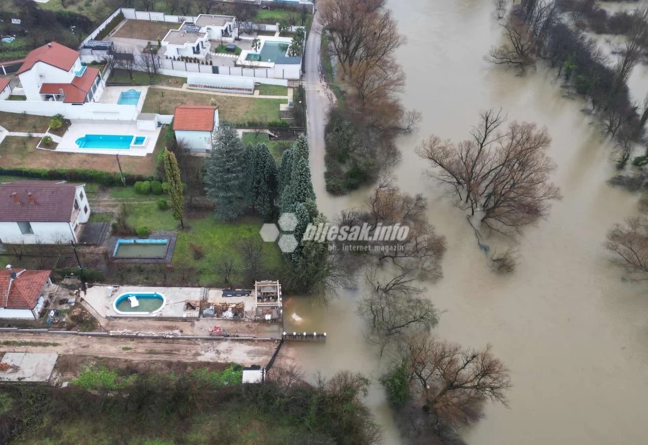 Prikaz nabujale rijeke Bune iz zraka