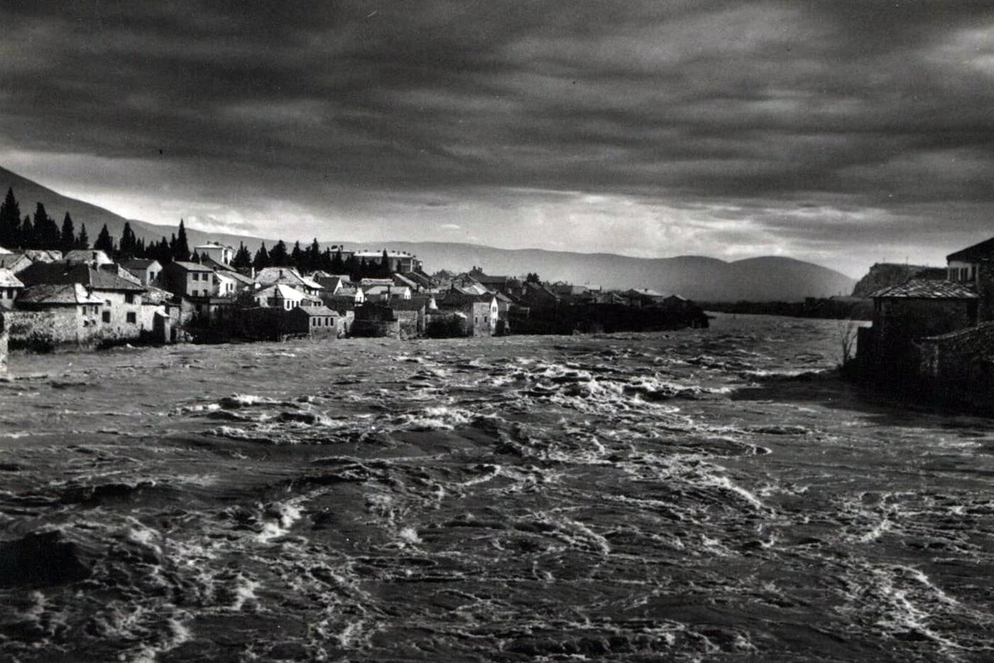 Polava u Mostaru 1953. godine, pogled na naselje Luka