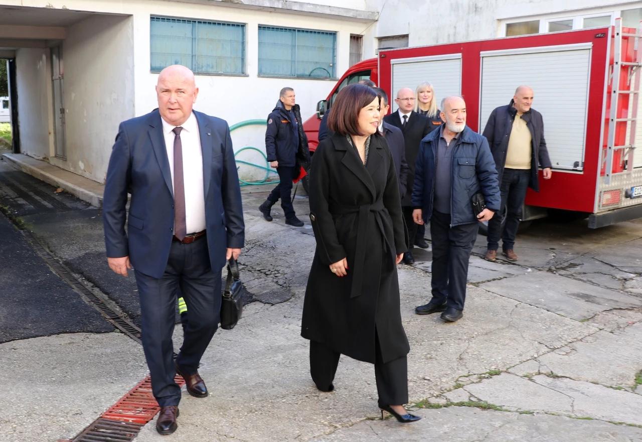 Vlada HNŽ-a donirala DVD-u Stolac novo vatrogasno vozilo