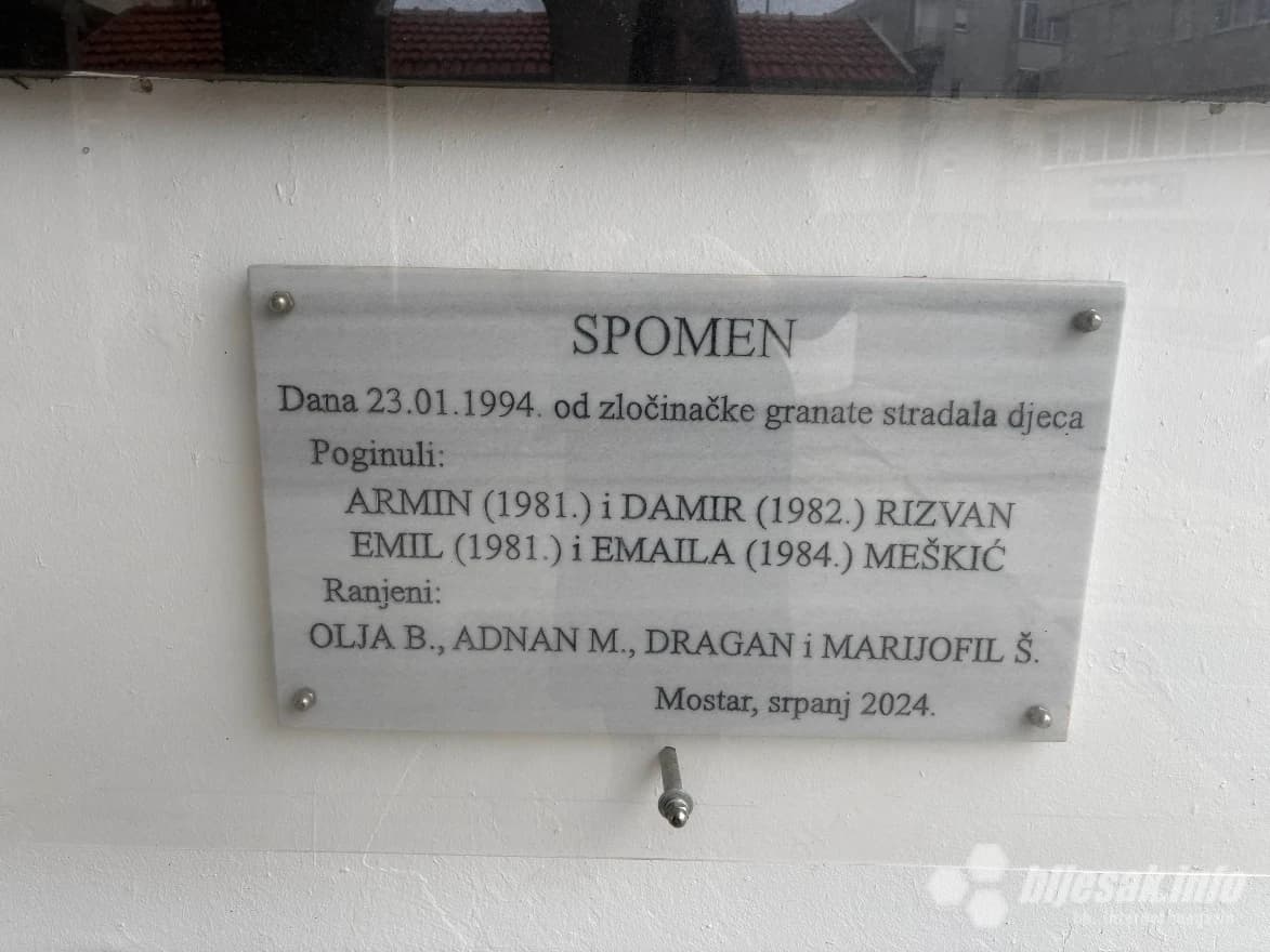 Braća Armin i Damir Rizvan, brat i sestra Emil i Emaila Meškić imali su od 10 do 13 godina.