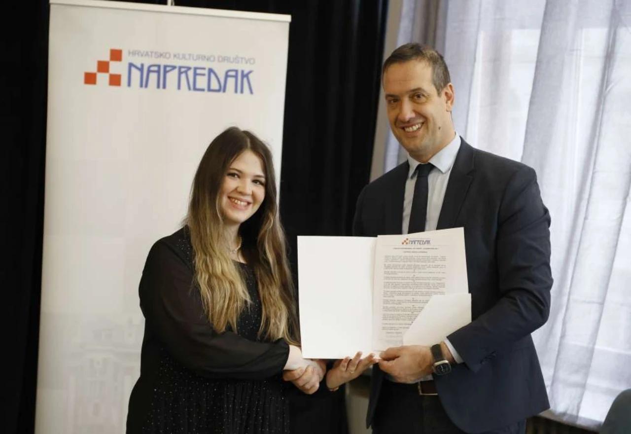 HKD Napredak dodijelio stipendije za 108 studenata