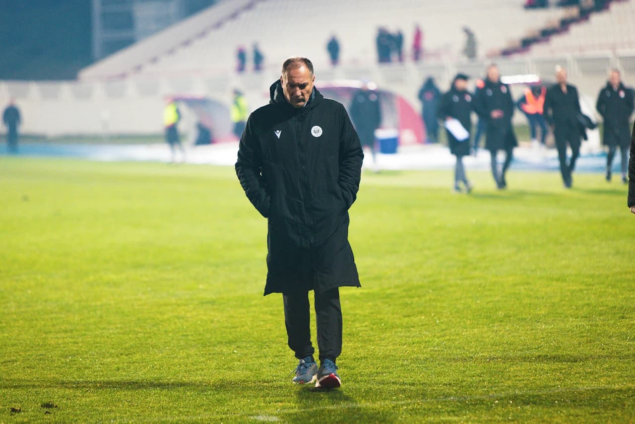 Igor Štimac ne može biti zadovoljan na poluvremenu