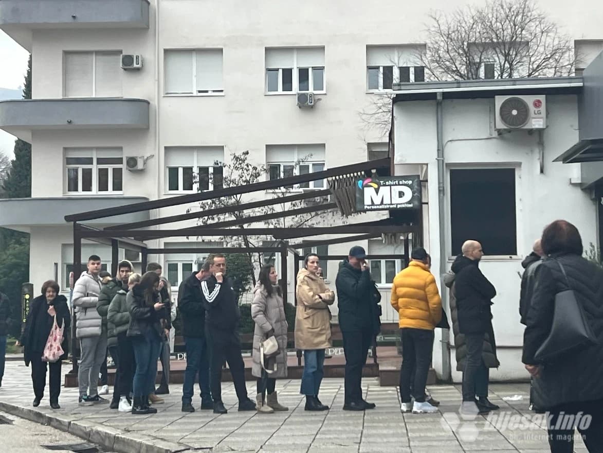 Red ispred Fan Shopa HŠK Zrinjski