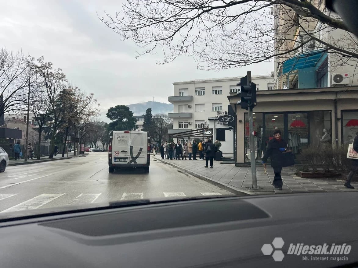 Red ispred Fan Shopa HŠK Zrinjski