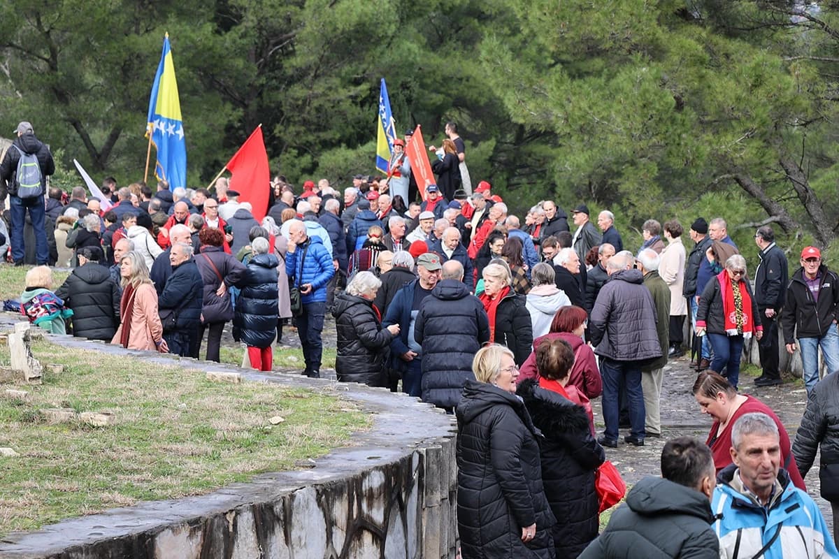 Polaganjem vijenaca obilježena 81. godišnjica oslobođenja Mostara
