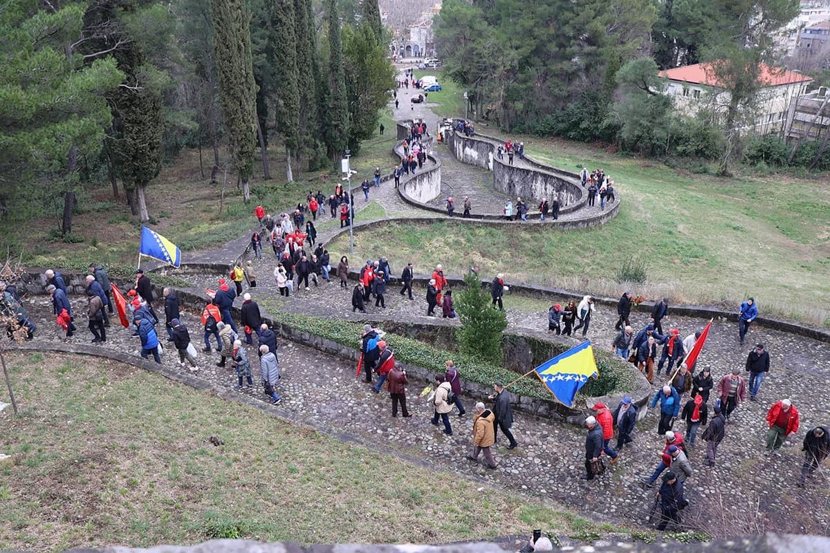 Polaganjem vijenaca obilježena 81. godišnjica oslobođenja Mostara