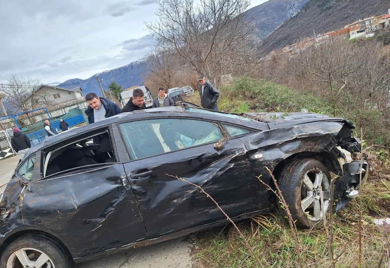 Automobil sletio s ceste na dionici Raštani – Vojno