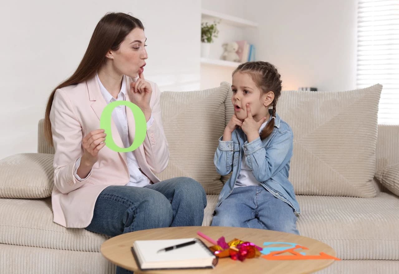 Djevojčica kod logopetkinje