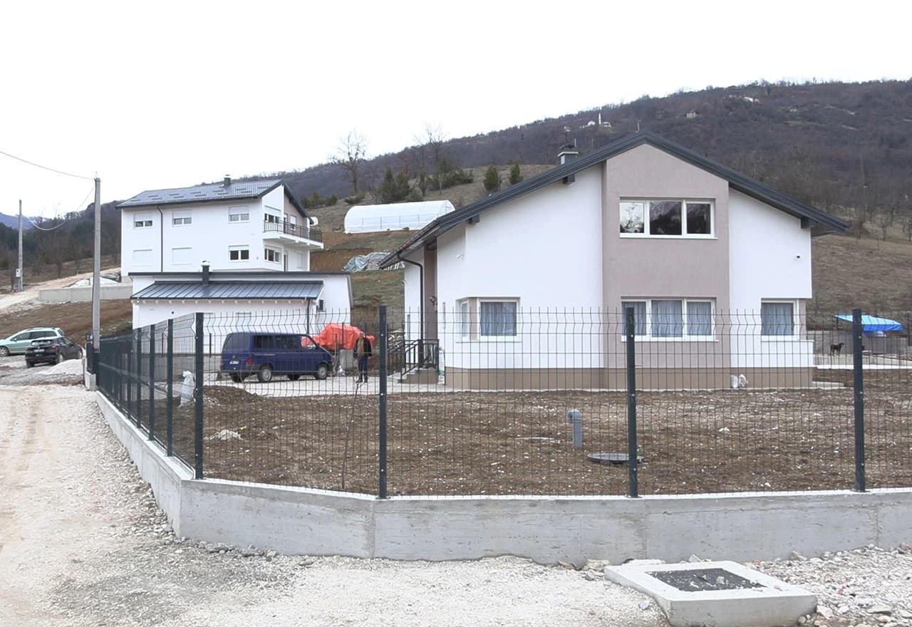 Prve obitelji nakon poplava dobile nove domove