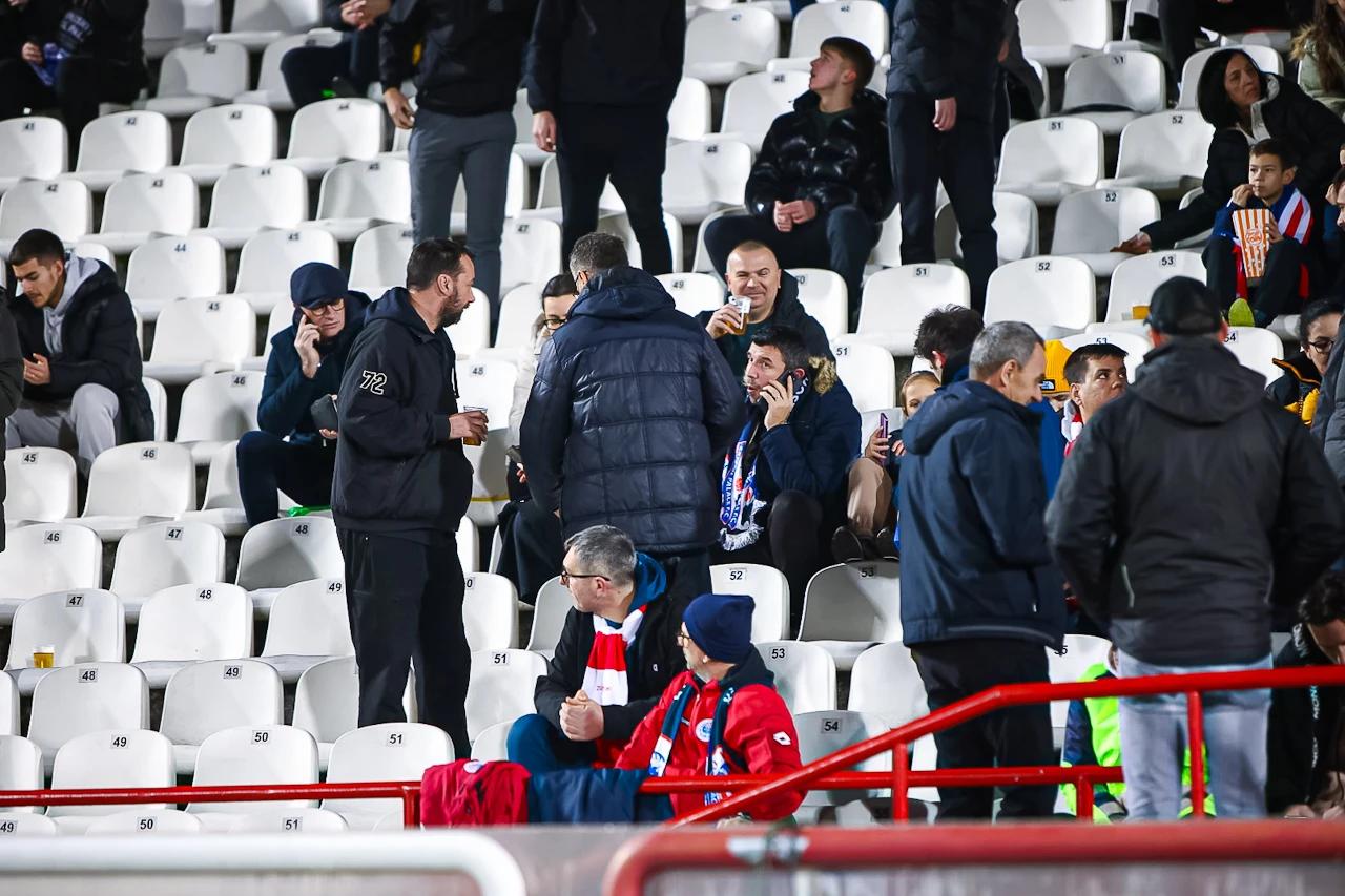 Stadion se lagano puni