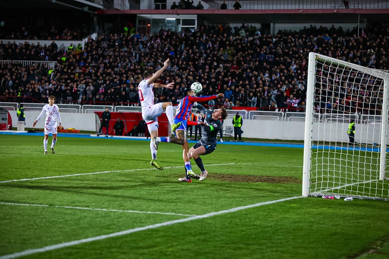 Sudac je gledao što se događalo u ovoj situaciji