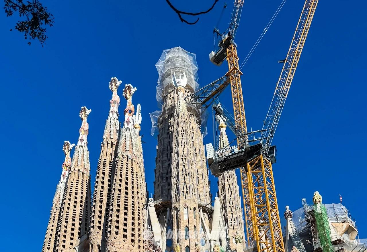 Sagrada Familia postala najviša crkva na svijetu: Toranj dosegnuo 172,5 metara