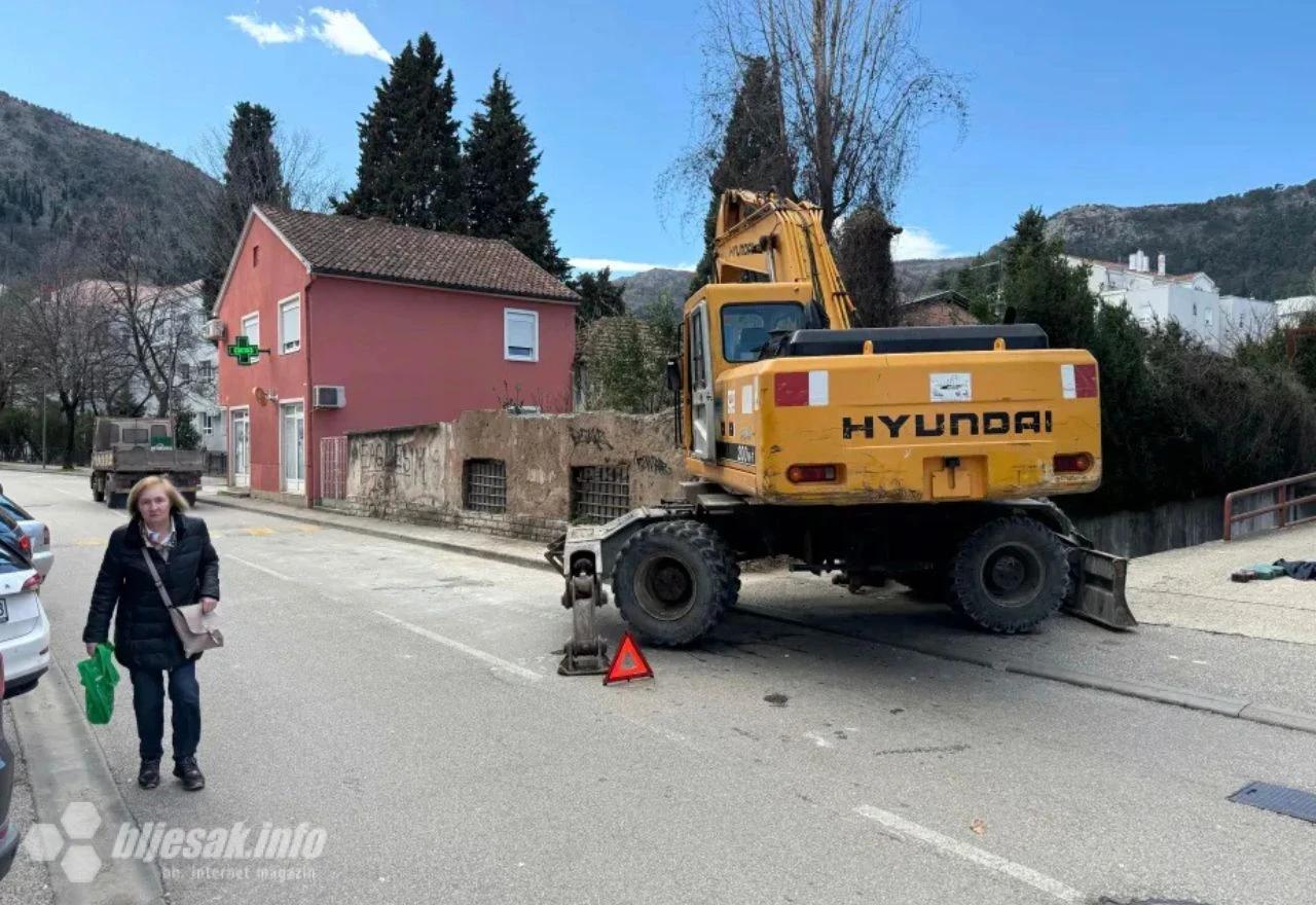 Uklanjanje ruševnog objekta u Mostaru