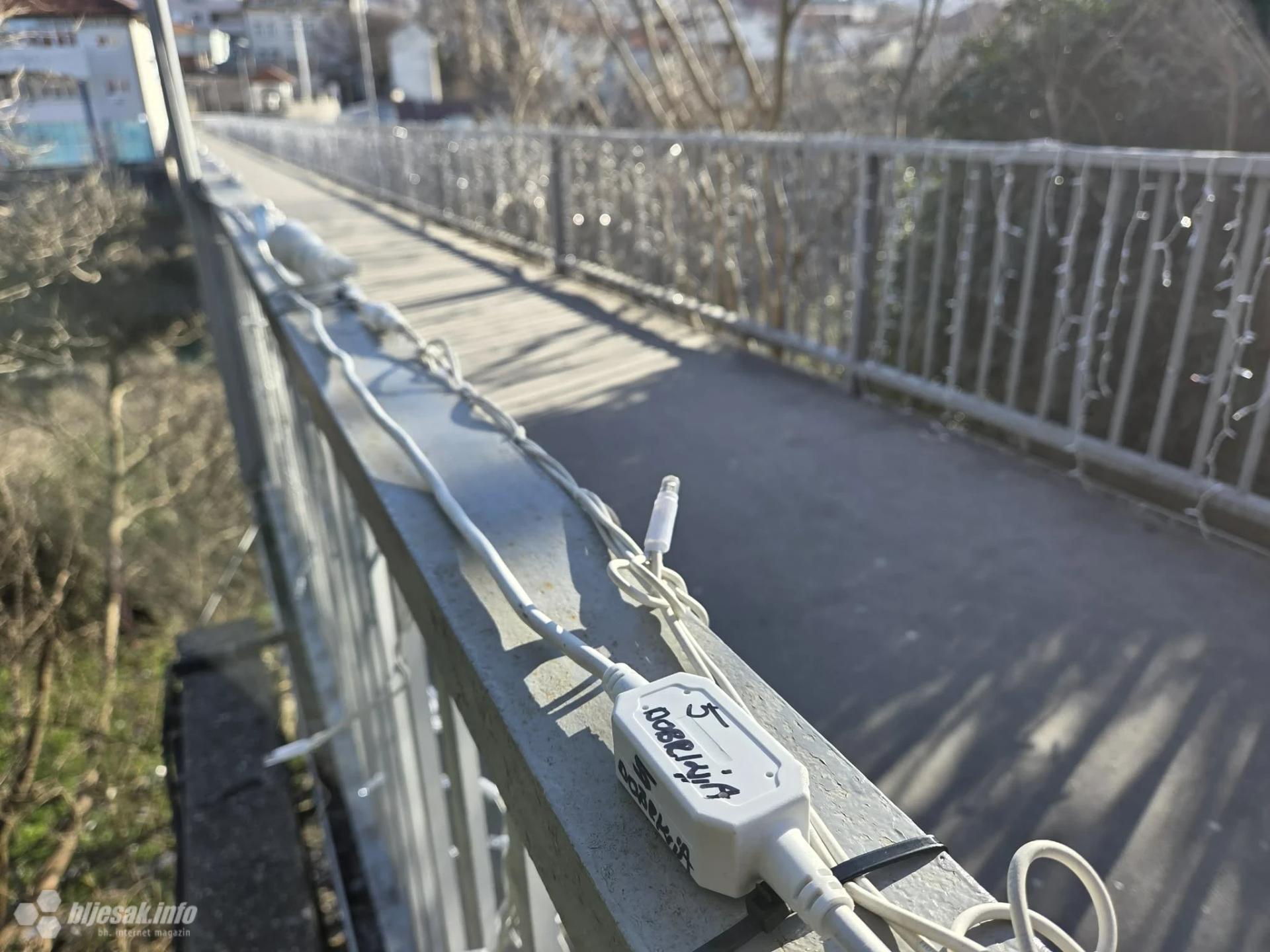 Sarajevska rasvjeta osvijetlila mostarski most