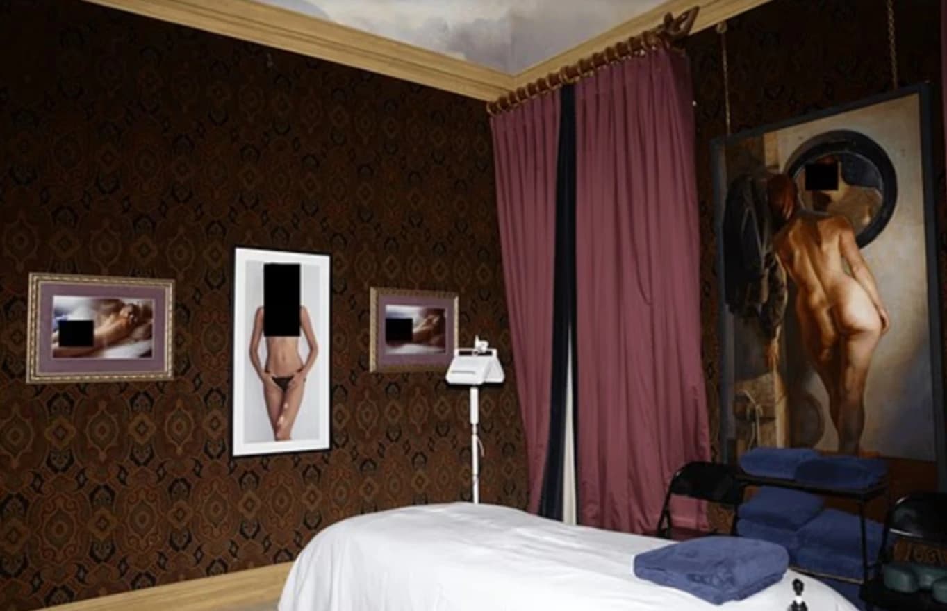 Mnoge Epsteinove žrtve rekle su da vjeruju kako je po svojim nekretninama imao skrivene kamere kojima je snimao materijal za moguću ucjenu.