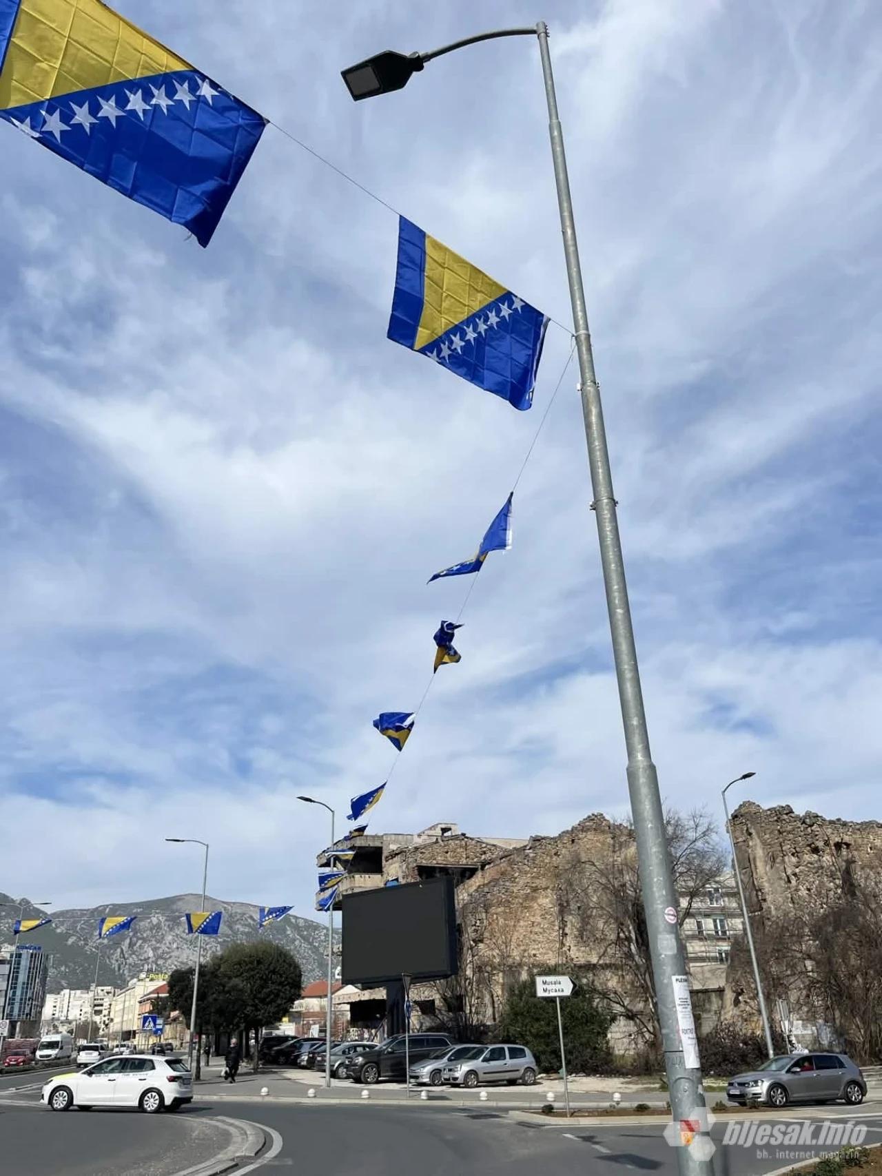 Zastave uoči Dana neovisnosti BiH