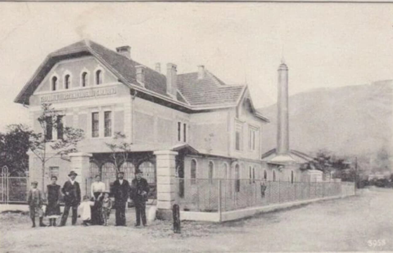 Tvornica leda u Mostaru i krečana iza nje