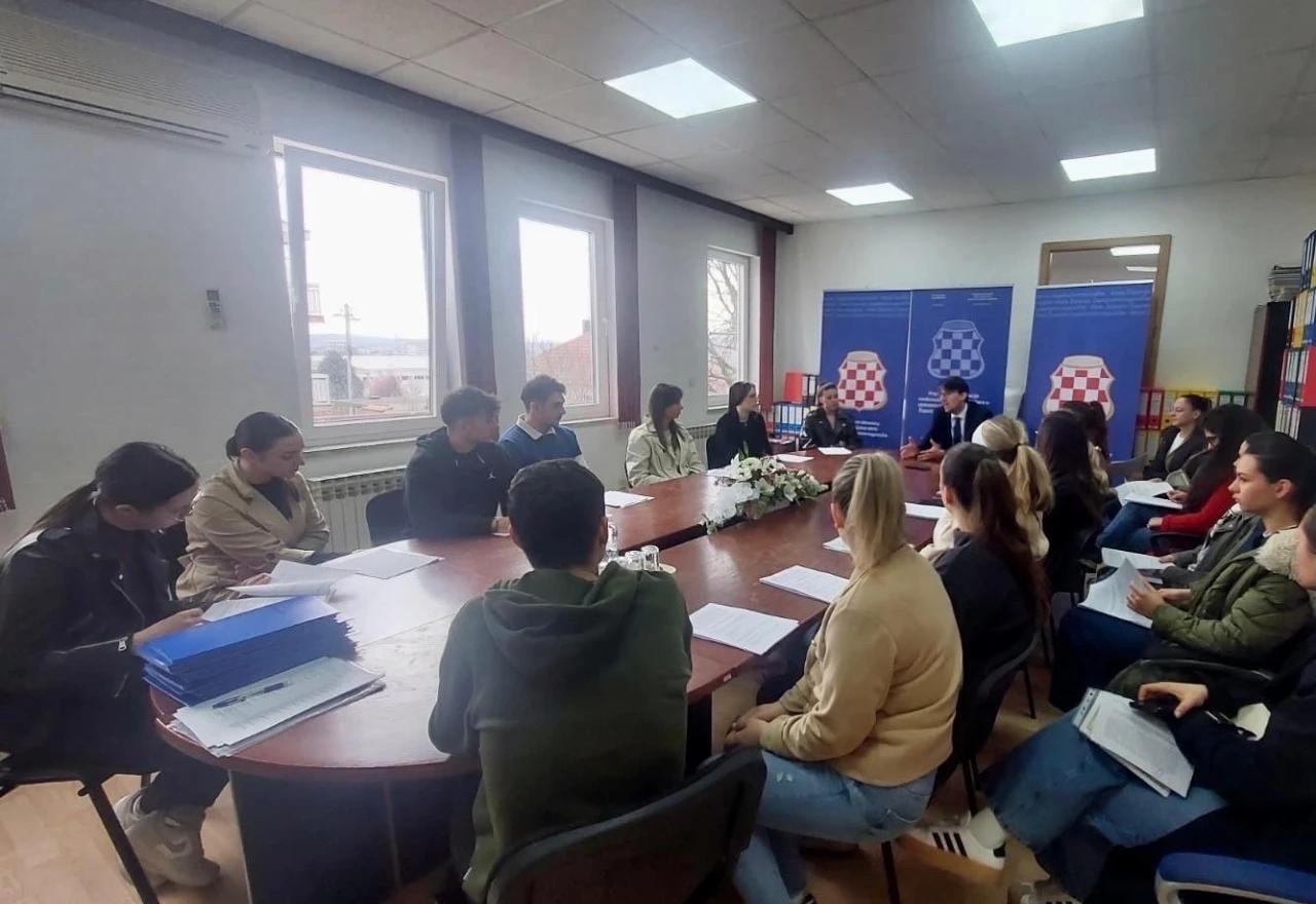 U Grudama potpisani ugovori za prekvalifikaciju medicinskih sestara i tehničara