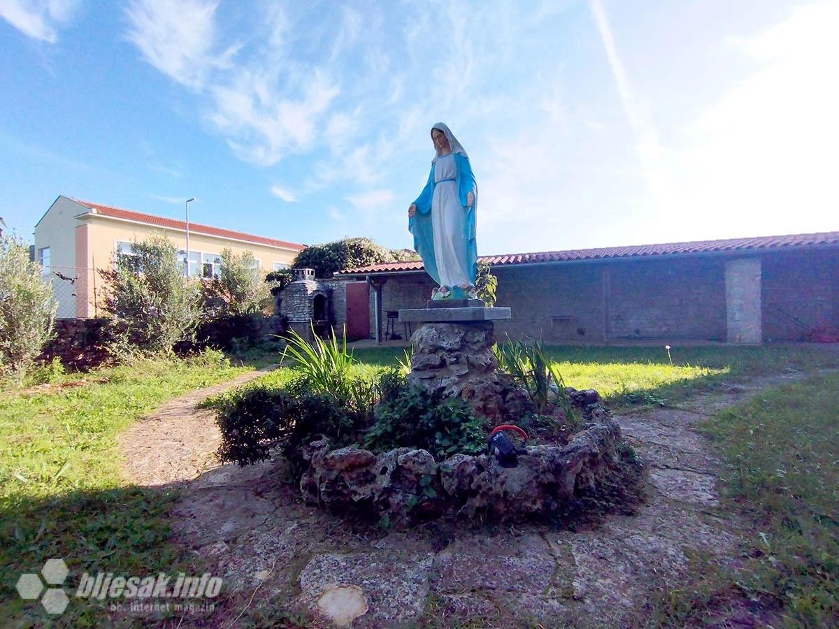 Gospa u unutarnjem dvorištu