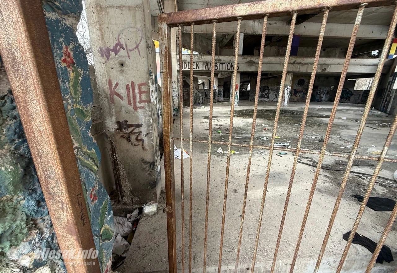 Staklena banka u Mostaru