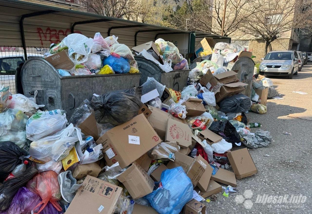 Smeće u Ulici Stjepana Radića