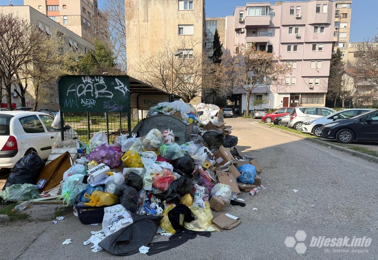 Smeće u Ulici Stjepana Radića