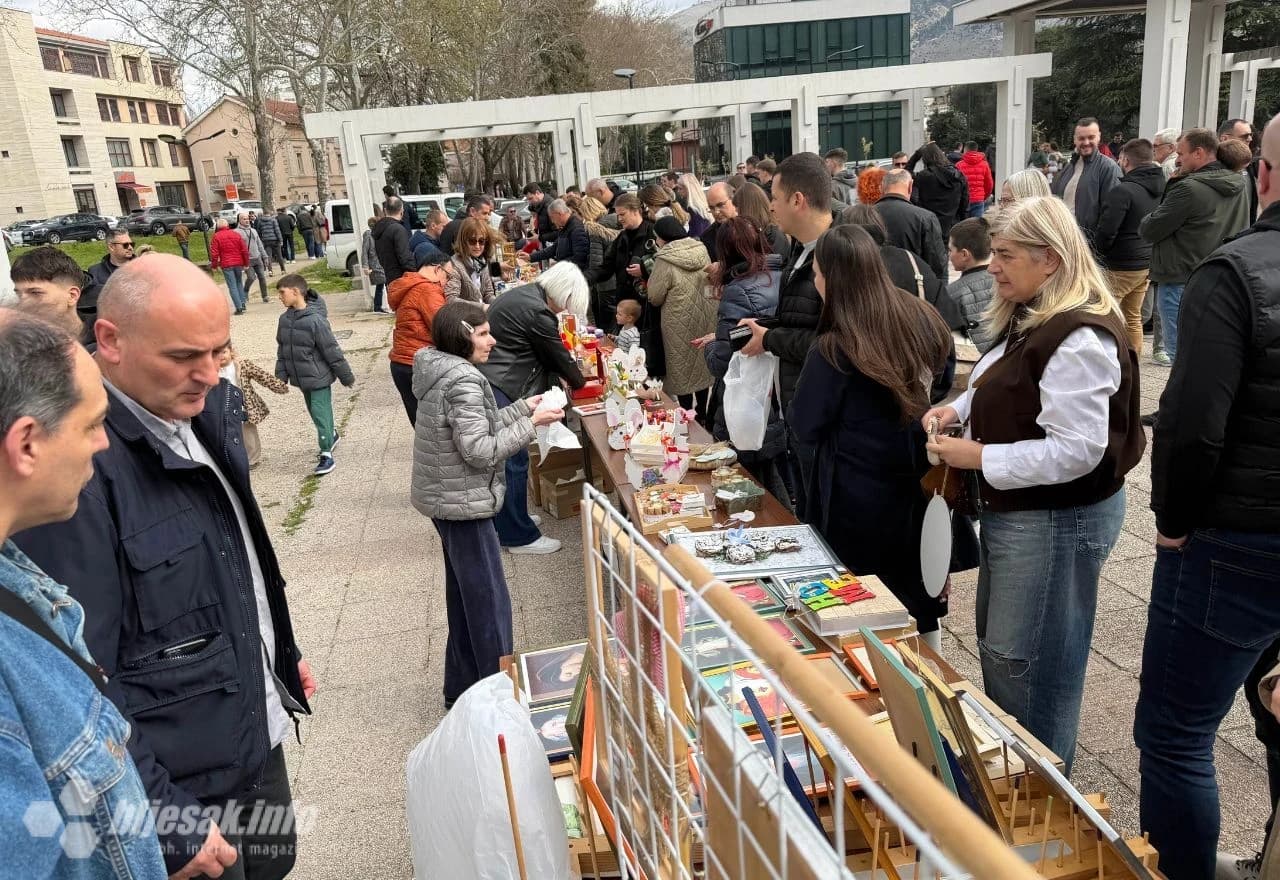 Centar Nazaret i Dom Betanija nakon mise u mostarskoj katedrali izložili rukotvorine