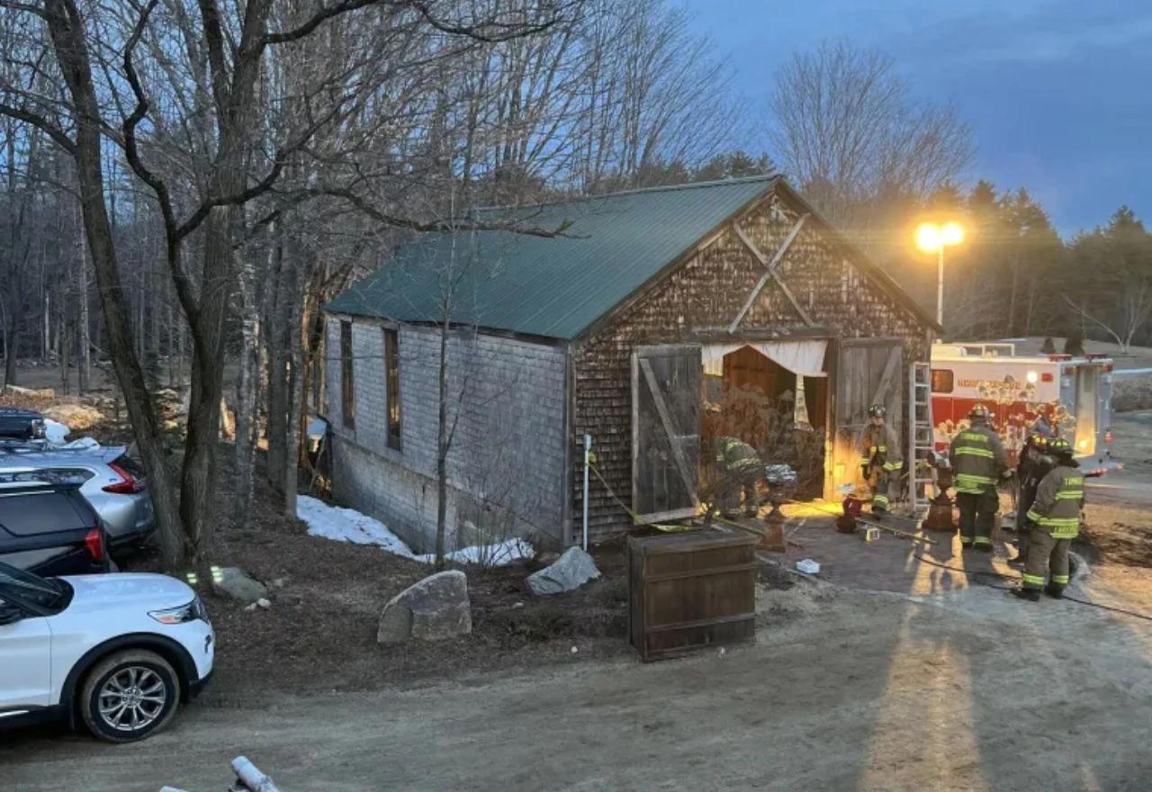 Vatrogasci ispred sale