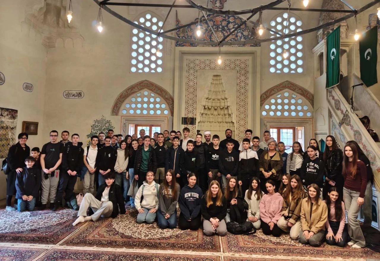 Posjet učenika Karađoz-begovoj džamiji