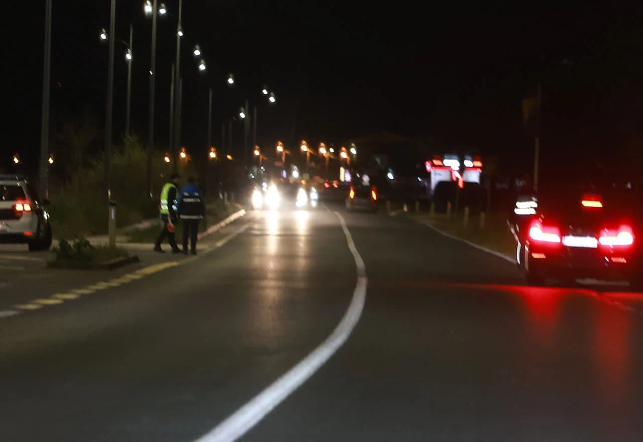 Policijska patrola i specijalci u Sutini na prometnici M17