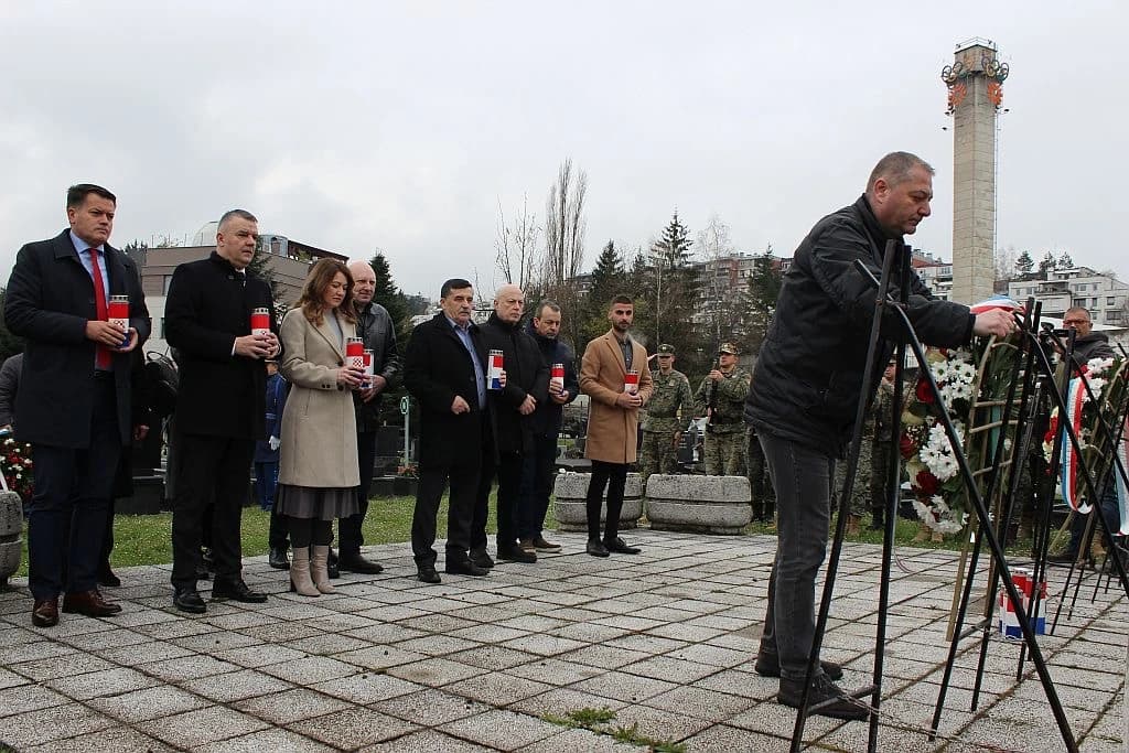 Polaganje vijenaca i misa u Sarajevu u znak sjećanja na branitelje