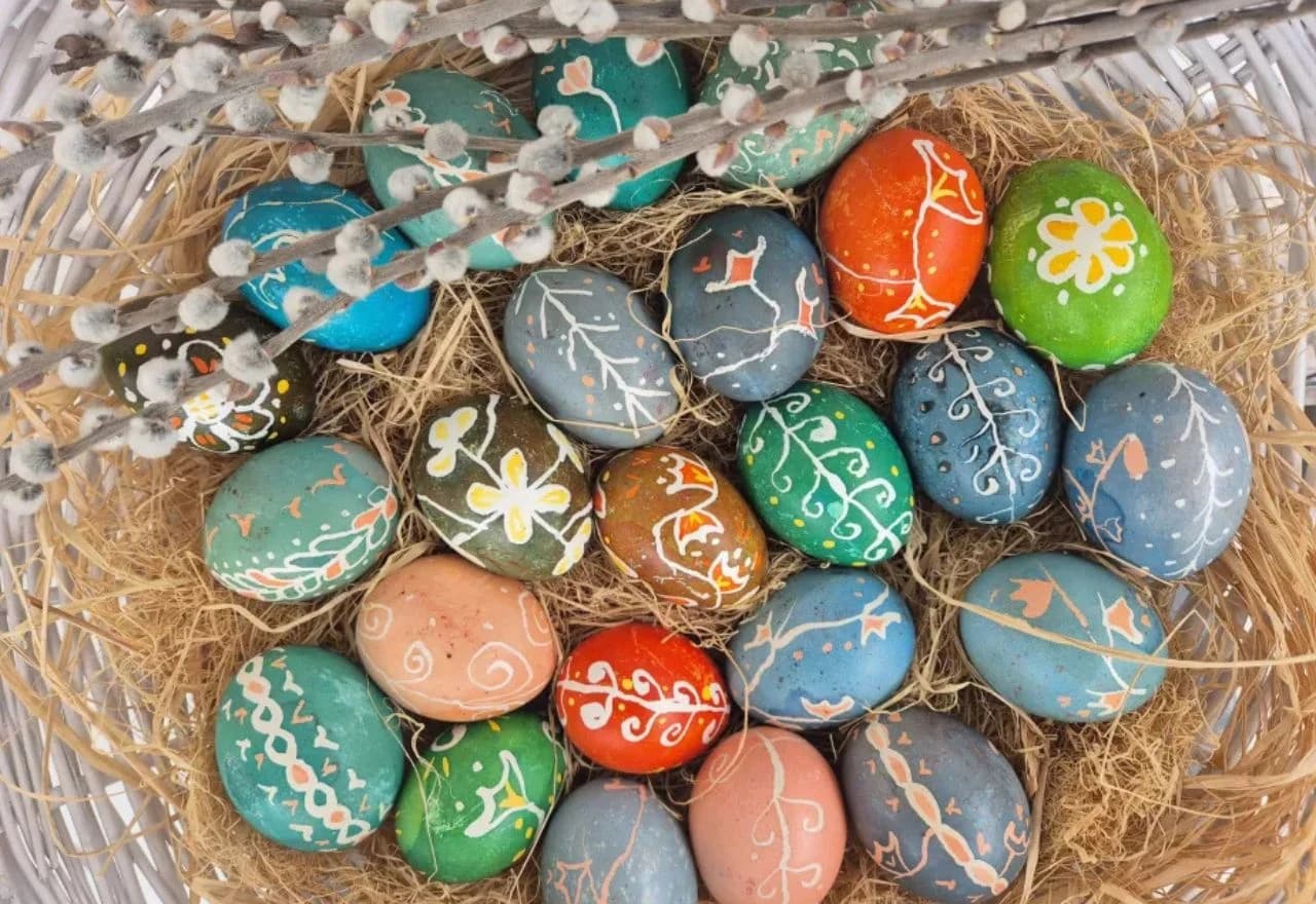 Ukrašavanje uskrsnih jaja voskom