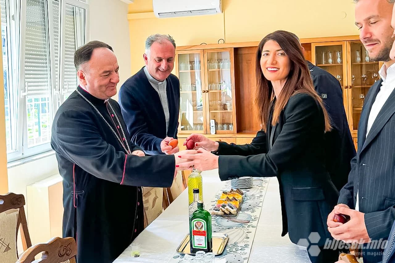 Župnik don Galić, biskup Palić i zastupnica Darijana Filipović