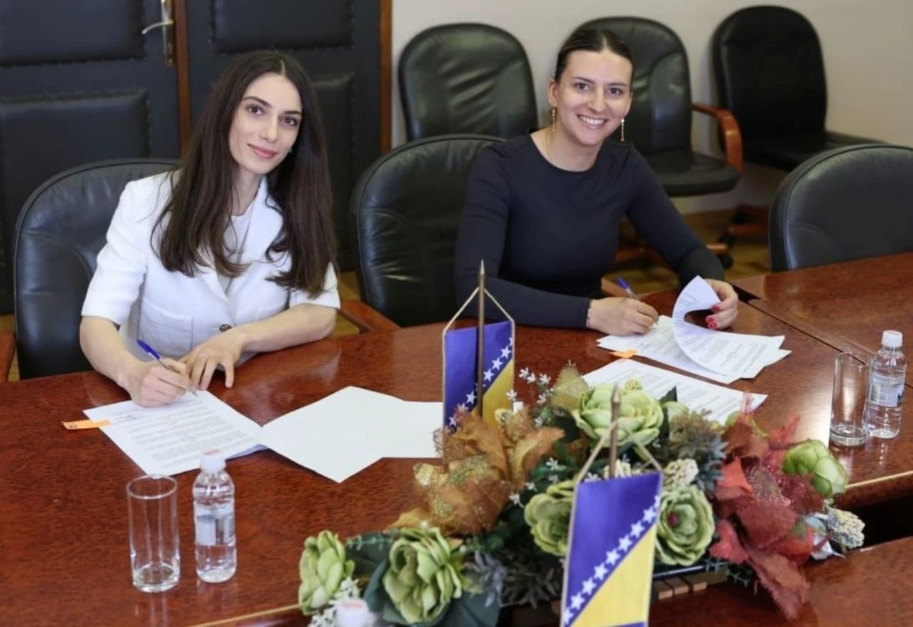 Elvedina Muzaferija i Esma Alić