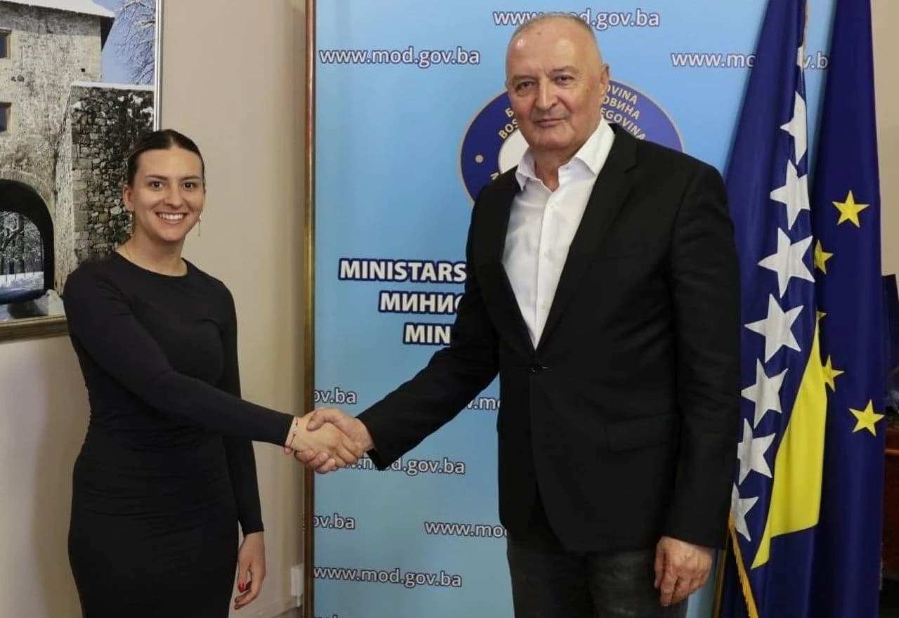 Ministar Zukan Helez sa bh. skijašicom