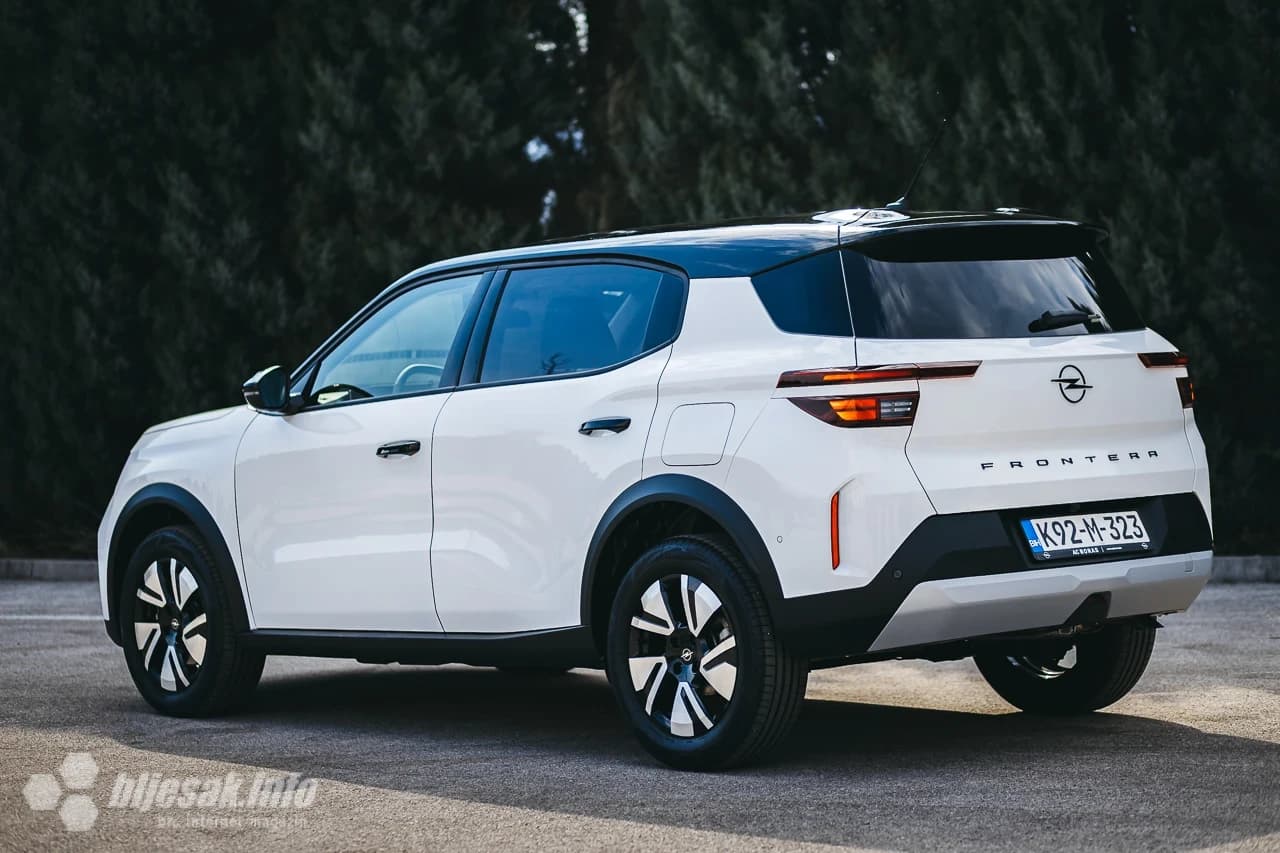 Robusna i moderna nova Frontera donosi prepoznatljiv Opelov dizajn, uz naglašenu siluetu i prostranu, funkcionalnu kabinu