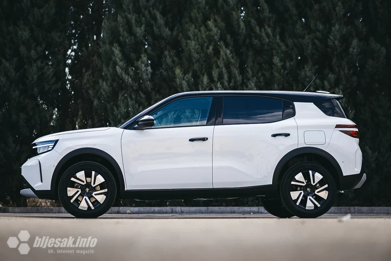 Robusna i moderna nova Frontera donosi prepoznatljiv Opelov dizajn, uz naglašenu siluetu i prostranu, funkcionalnu kabinu