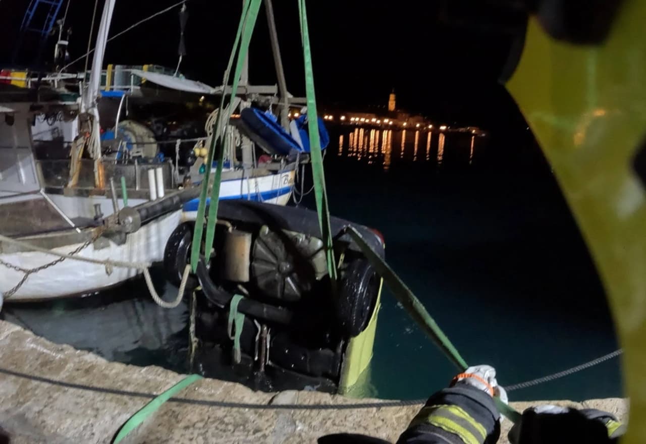 Vozilo završilo u moru na Krku