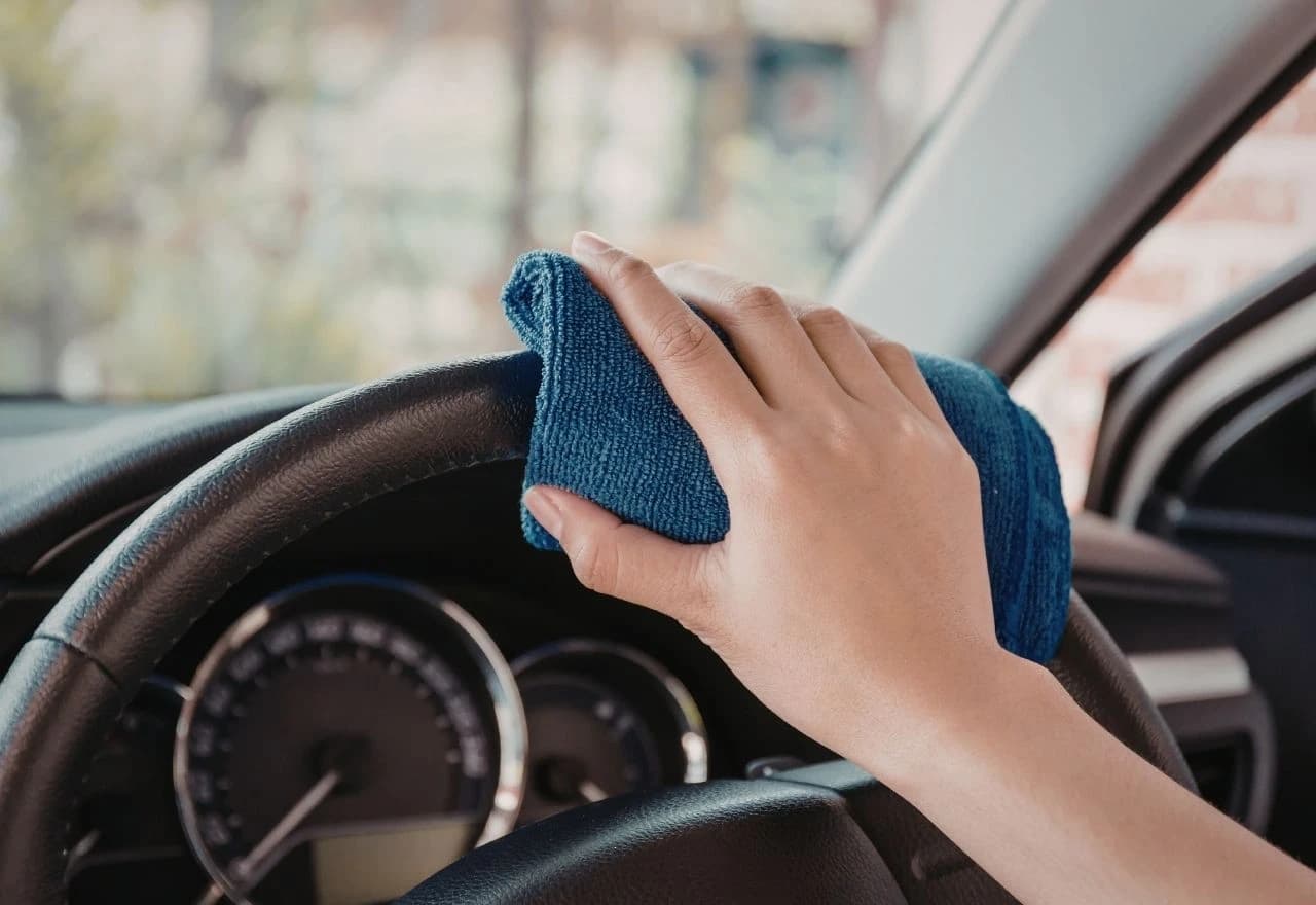 Čišćenje volana automobila