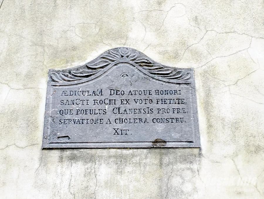 Ploča na crkvici svetog Roka