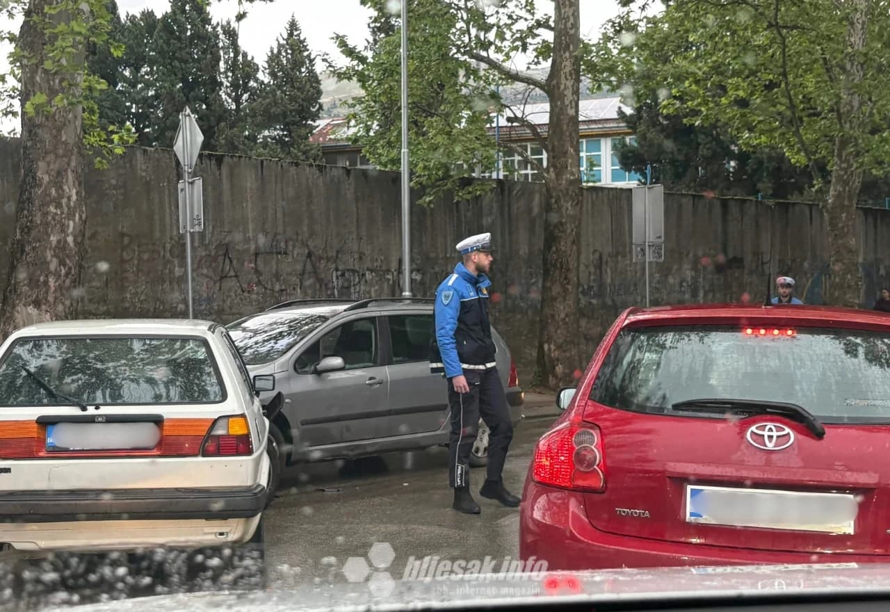 Sudar dva vozila kod pomoćnog stadiona Zrinjskog