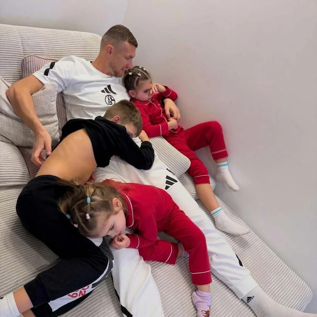 63260174-amra-i-edin-dzeko