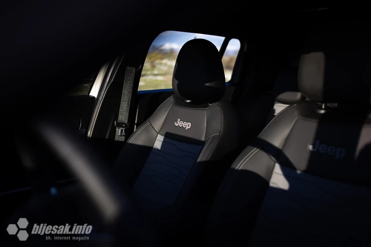 Bljesak je vozio Jeep Avenger 1.2 E-DCT6 MHEV 145 4xe Upland