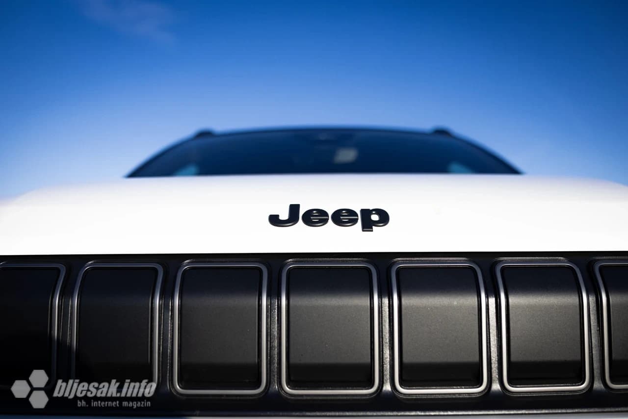Bljesak je vozio Jeep Avenger 1.2 E-DCT6 MHEV 145 4xe Upland