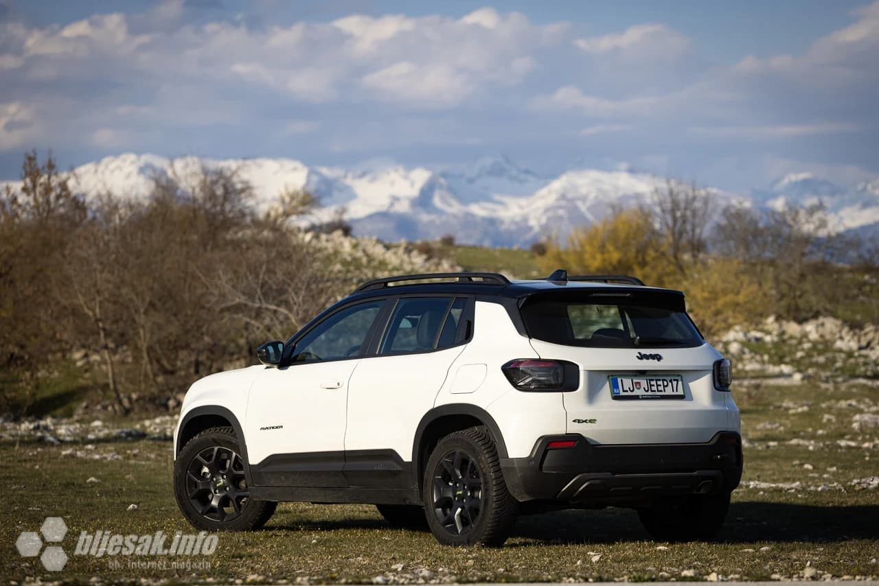 Bljesak je vozio Jeep Avenger 1.2 E-DCT6 MHEV 145 4xe Upland