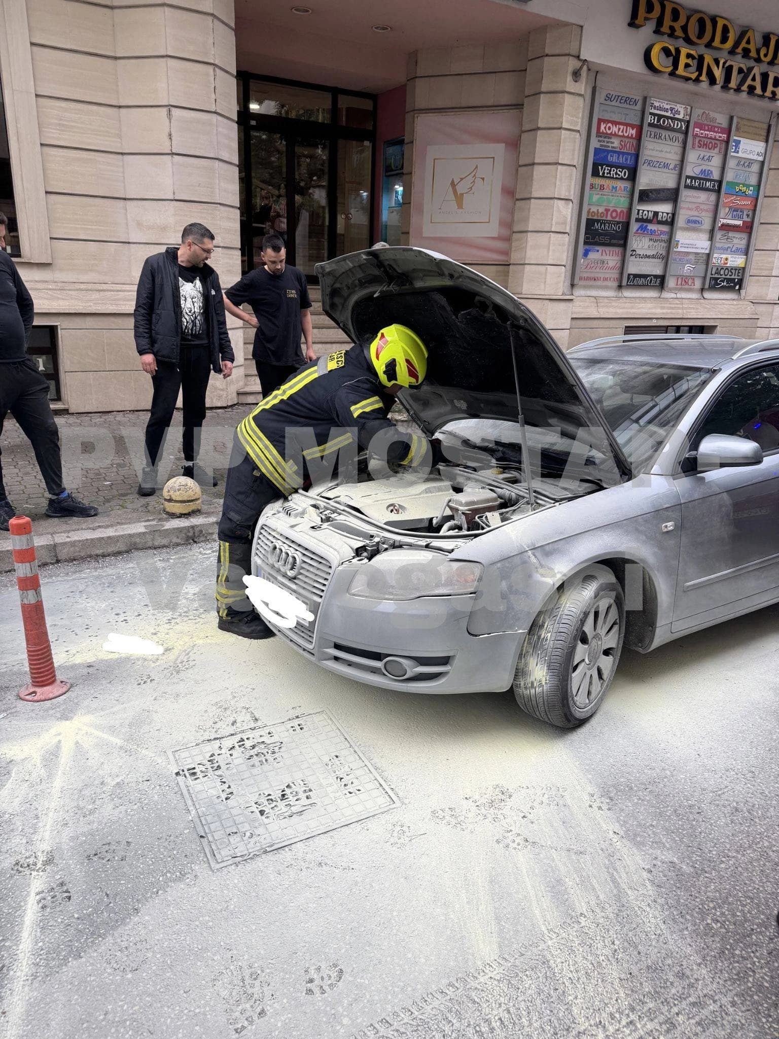 Požar na automobilu