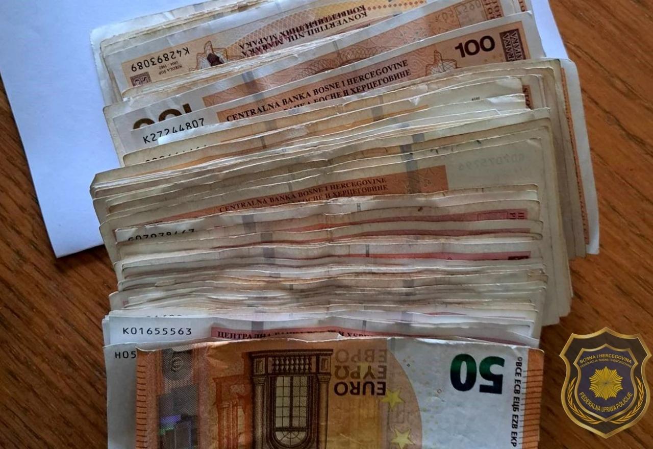 Oduzeti droga, novac, telefoni i pištolj