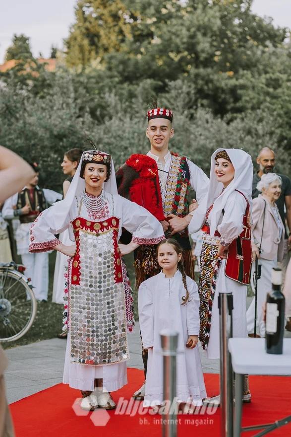 Mostar ugostio reviju narodnih nošnji iz različitih krajeva BiH