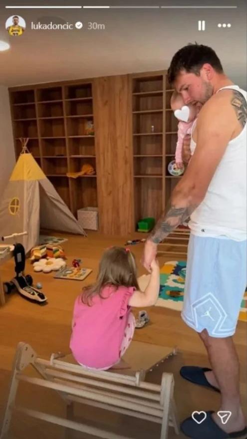 Luka Dončić s kćerima