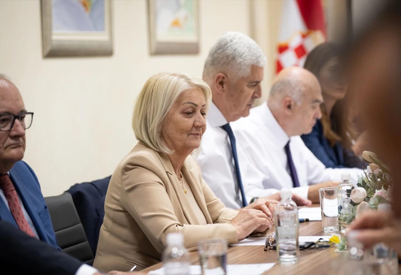 Predsjedavajuća Vijeća ministara BiH Borjana Krišto i predsjednik HNS-a BiH Dragan Čović